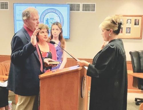Seaford Council holds oath of office for Dan Henderson, Mike Bradley