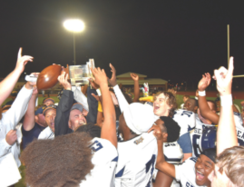 Seaford football snaps 21-game losing streak against Laurel with 28-13 road win